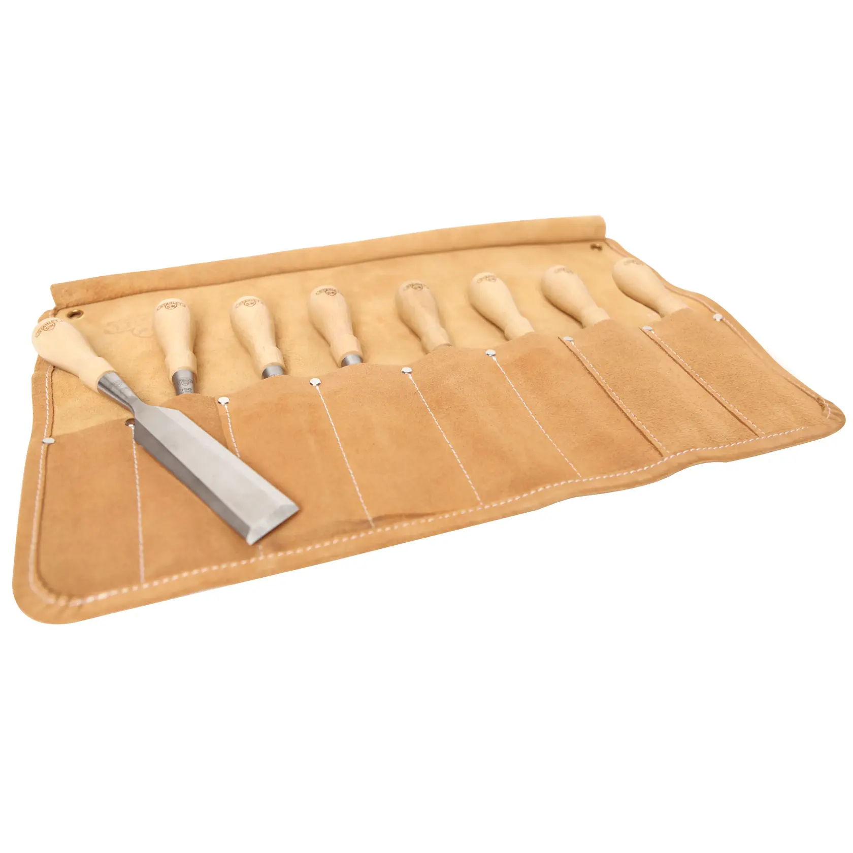 Ensemble de ciseaux à bois à manche en bois dans une pochette roulante en cuir beige.