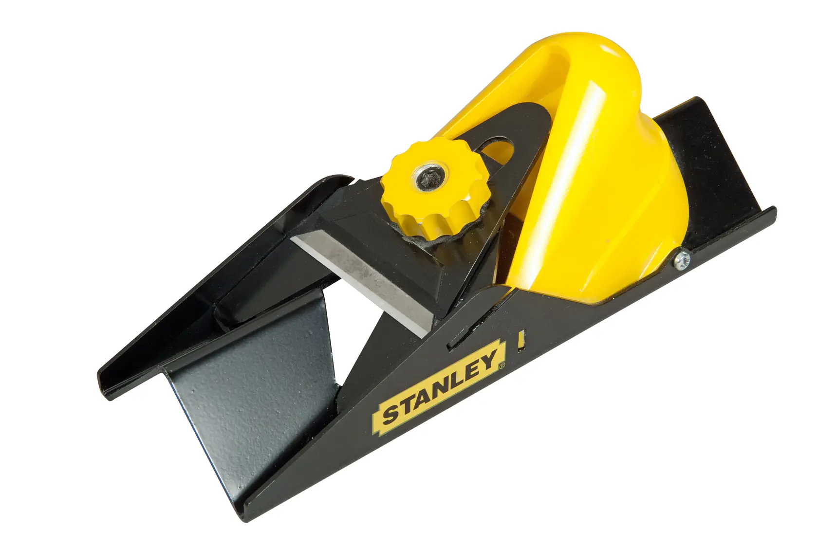Rabot Stanley à boutons jaunes et corps métallique noir, utilisé en menuiserie.