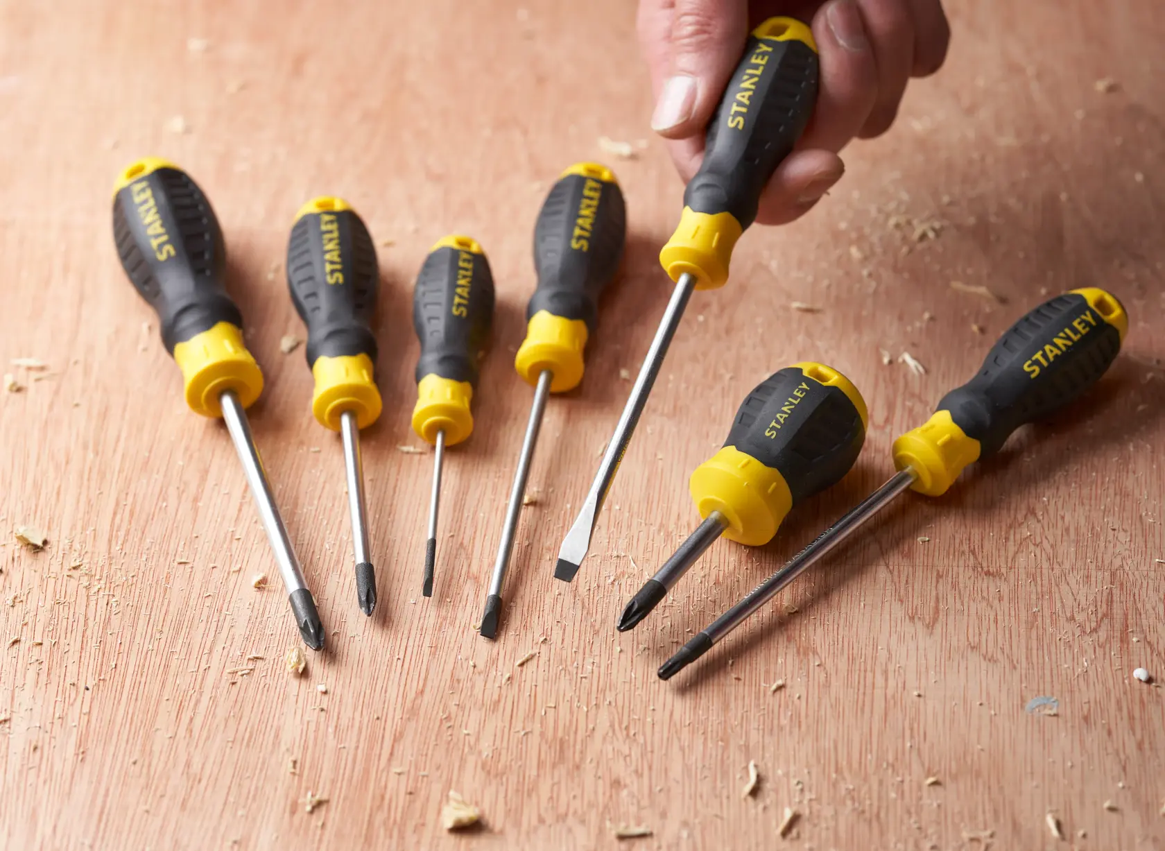 STANLEY STHT16146-0 screwdriver set with black and yellow handles on wood surface, photo from above.